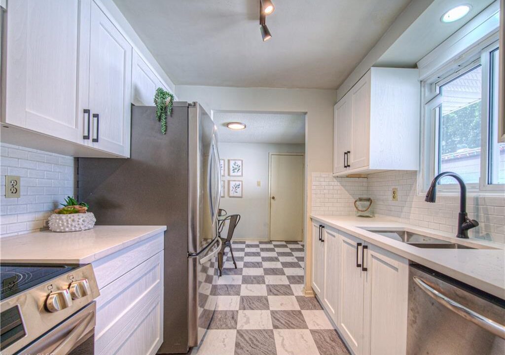 da2a4e755093a815b85276f05b32063c-m22.jpeg