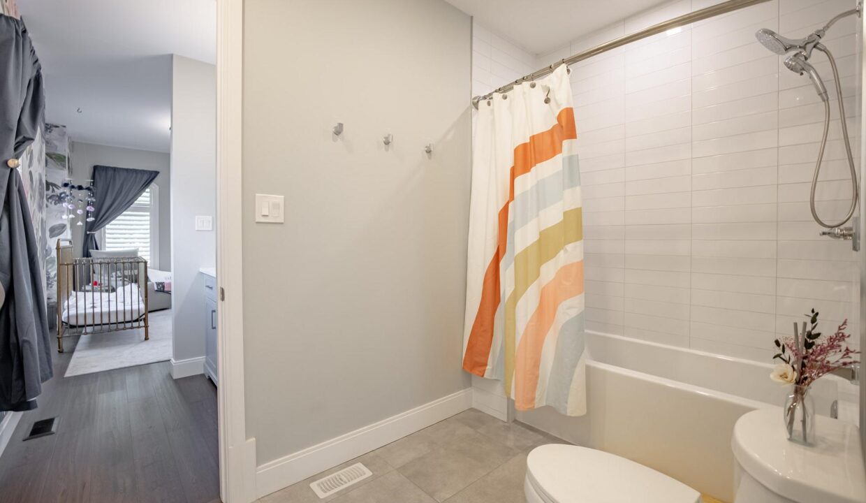 098114dd-6e22-45ae-a13e-6c9a212a2313-l.jpeg