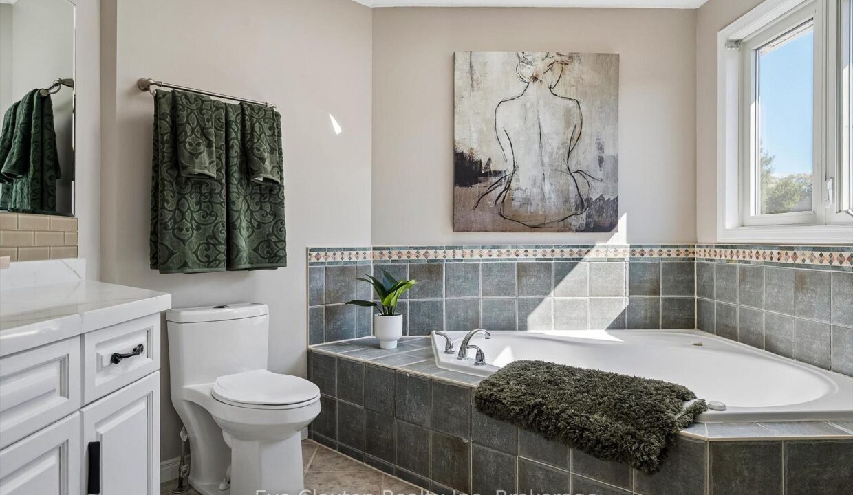 16f75bf6-58f2-4c42-a80a-3987831c9372-l.jpeg