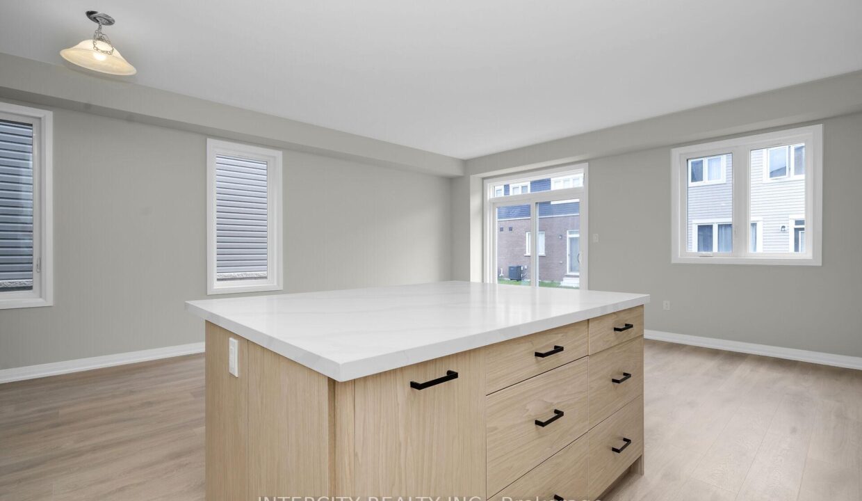 17b3f043-8785-4a60-a1ec-d770fcaf8a3e-l.jpeg