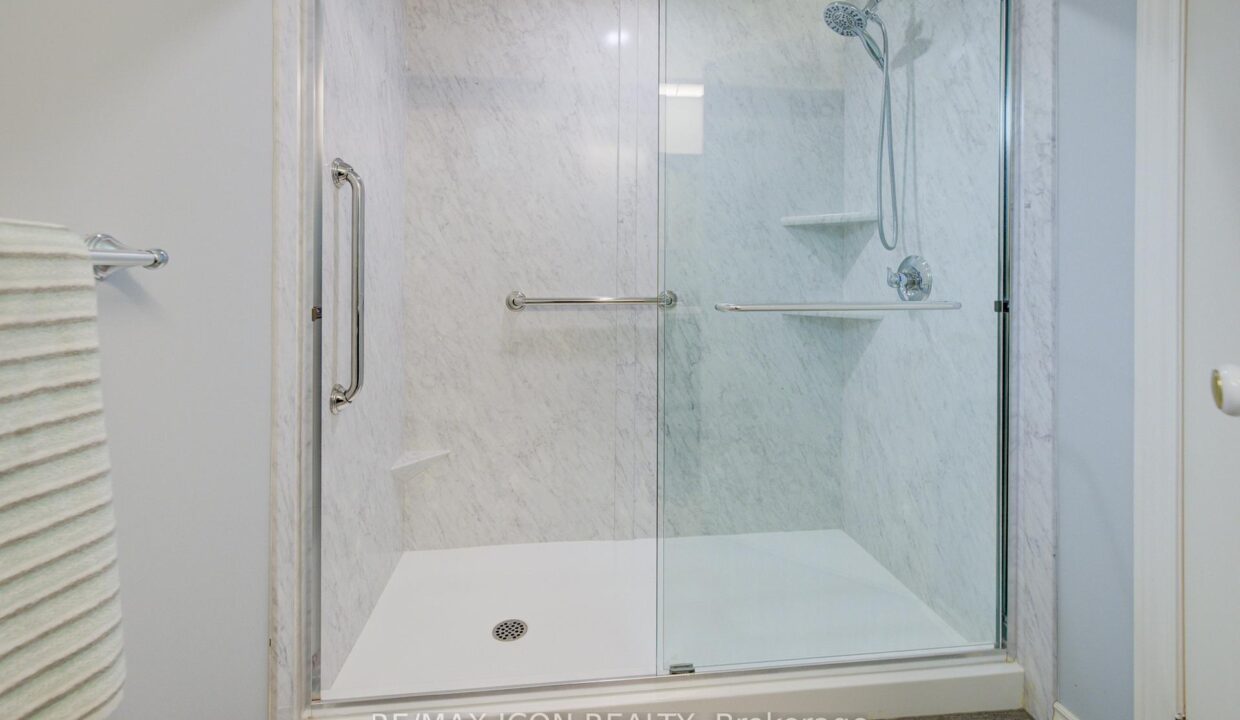19c9bd38-ab9c-48aa-b206-d7295d7dfd63-l.jpeg