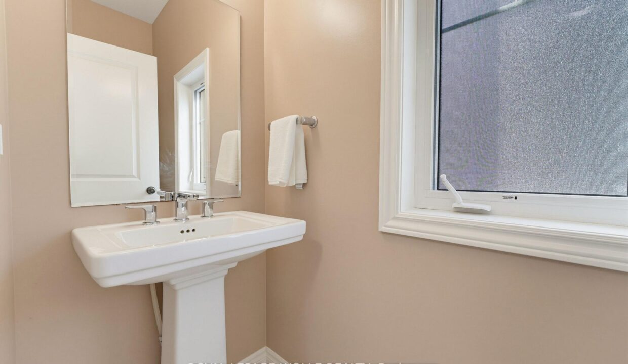 24e6d32d-c3b0-4503-ab12-d32d8f0311bf-l.jpeg