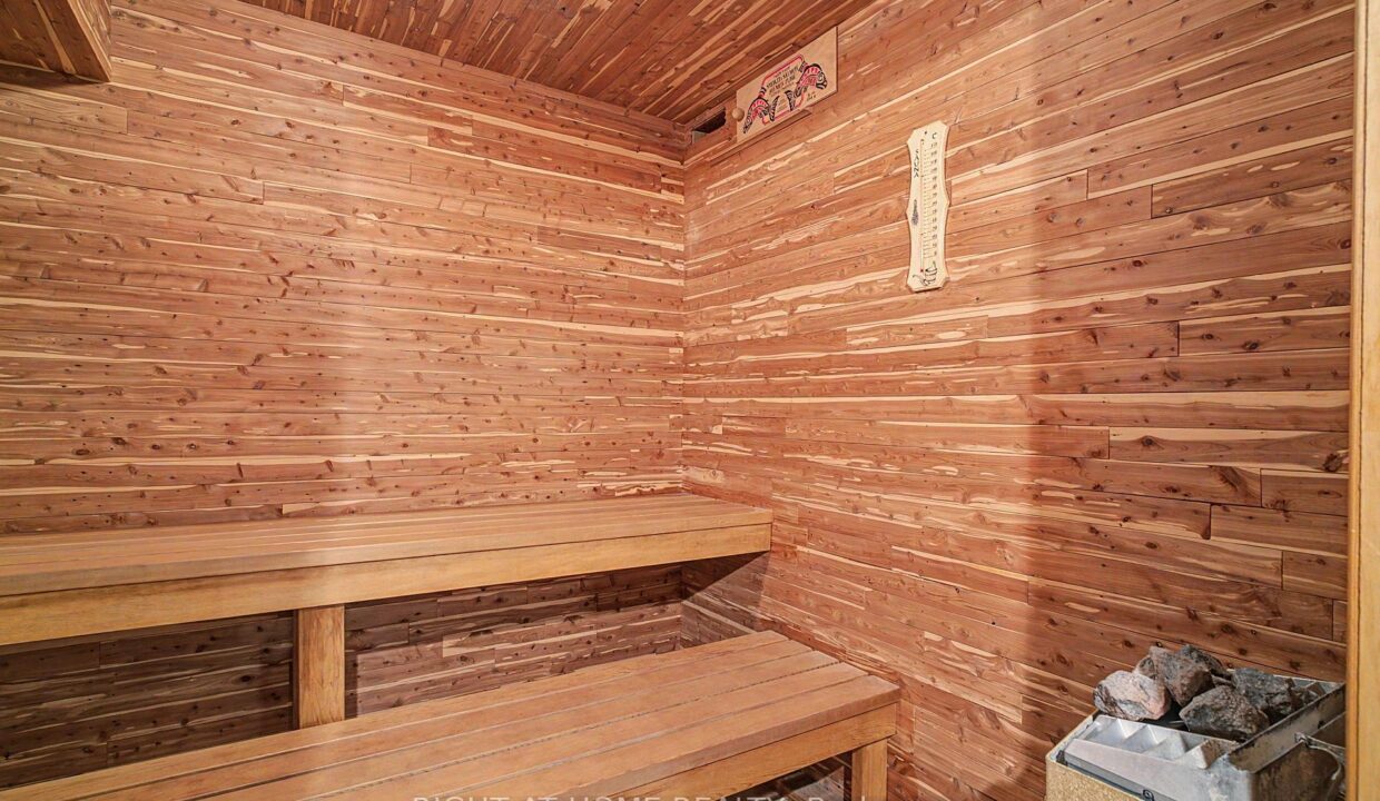26ed45dd-ab1f-4198-a26f-8959204aea21-l.jpeg