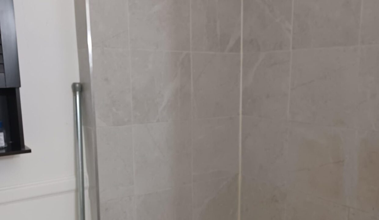 2b6c974d-a92a-41af-9825-f5108aacef98-l.jpeg