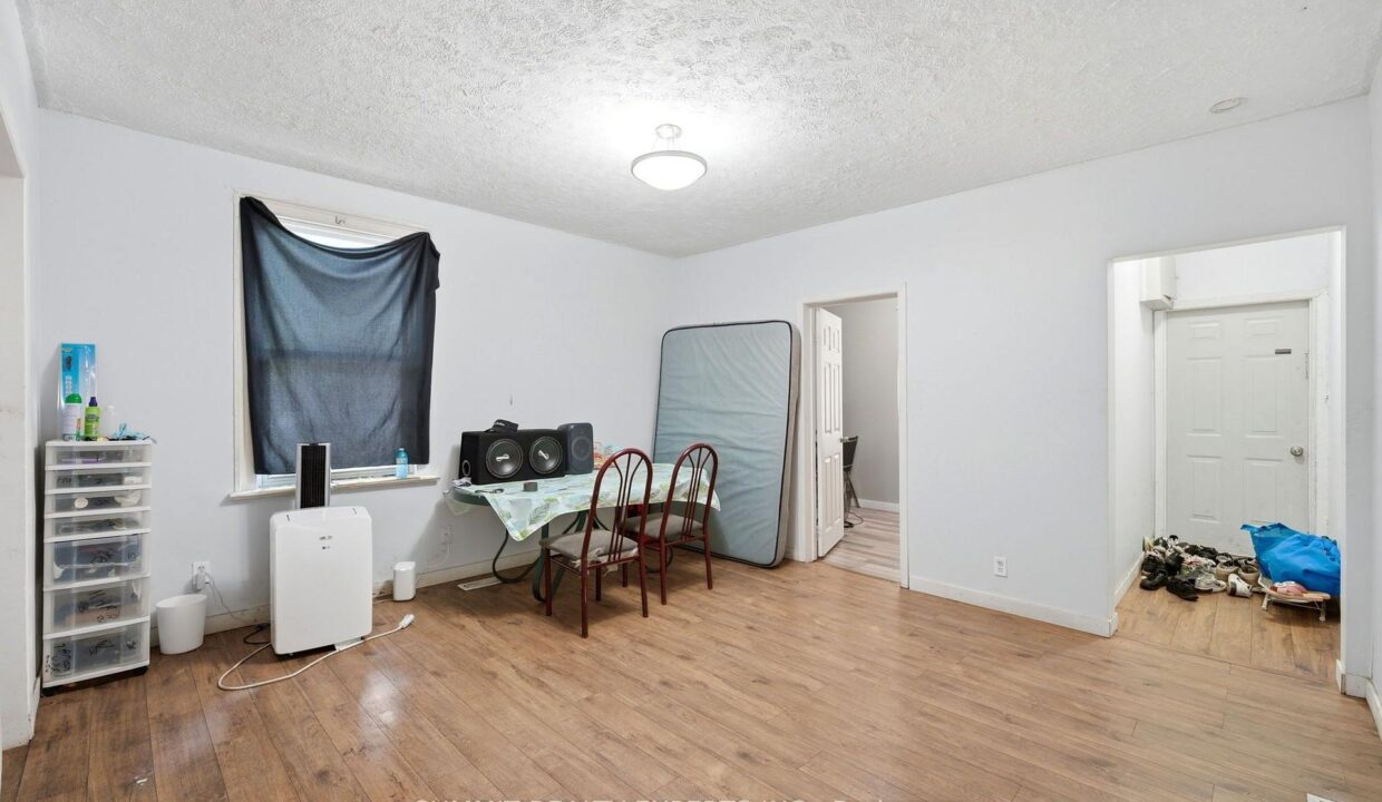 306a840b-f053-41ac-87bd-fbf16f2ebc47-l.jpeg