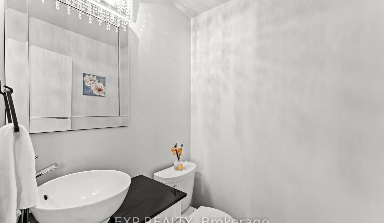 365932ab-f289-45ab-83a0-d0c8d9f0d2fd-l.jpeg