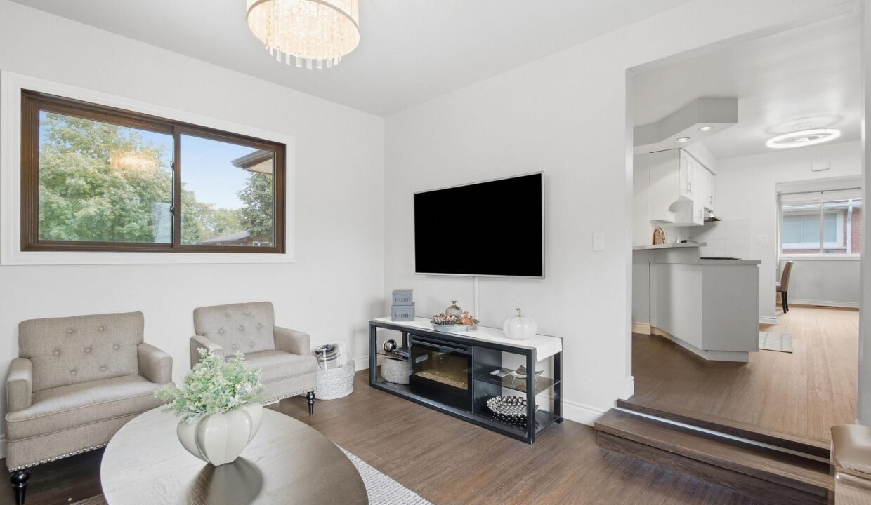 379cb9a3-1929-456a-9b6f-c61ccc3eb857-l.jpeg