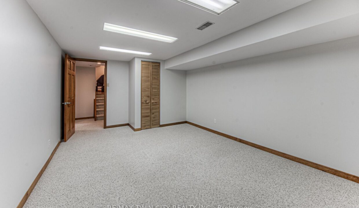 3a5627d7-bba1-40b2-ab46-e71a366e4e60-l.jpeg