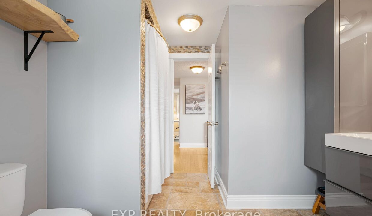 3ba34dec-2bd5-4dff-8821-37d232852bed-l.jpeg
