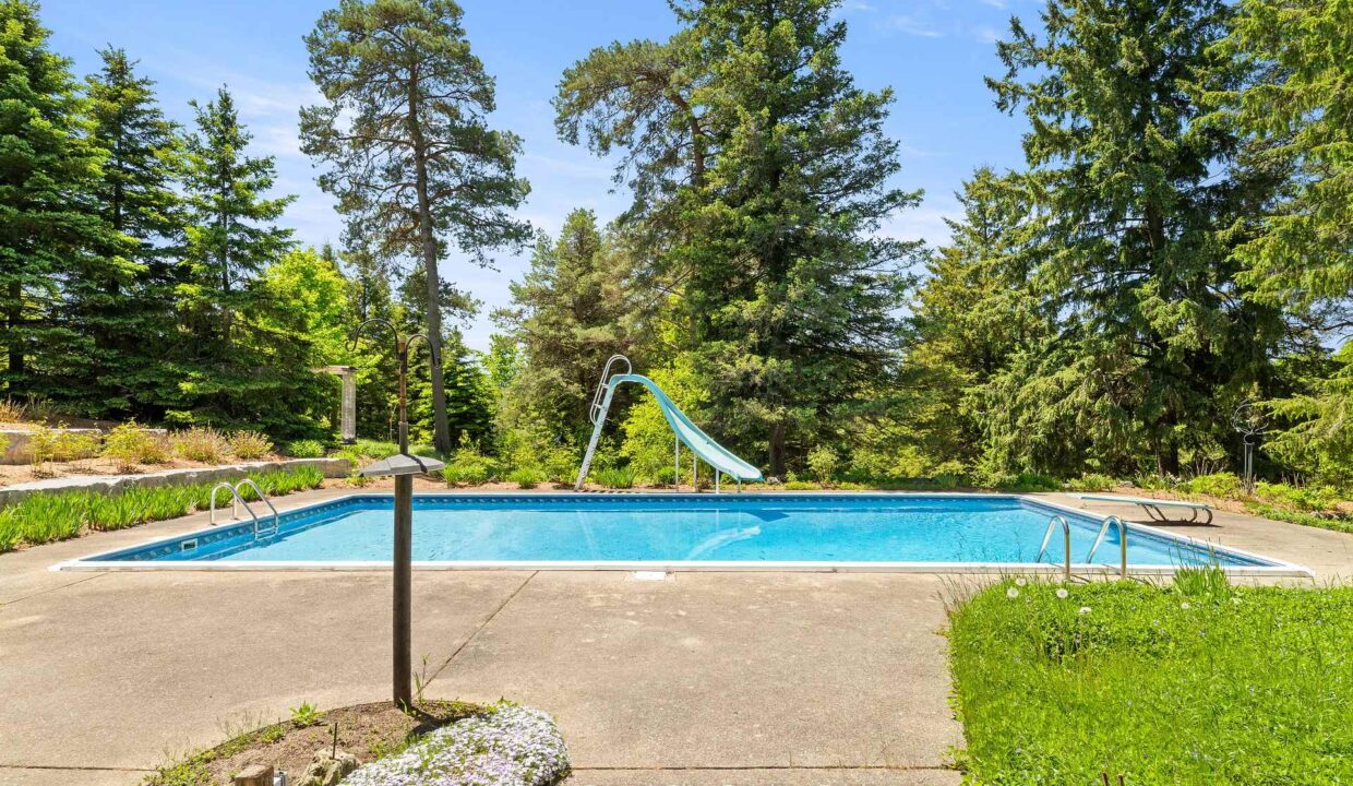 4bd93df4-b440-4a24-aa50-f7a97565ff95-l.jpeg