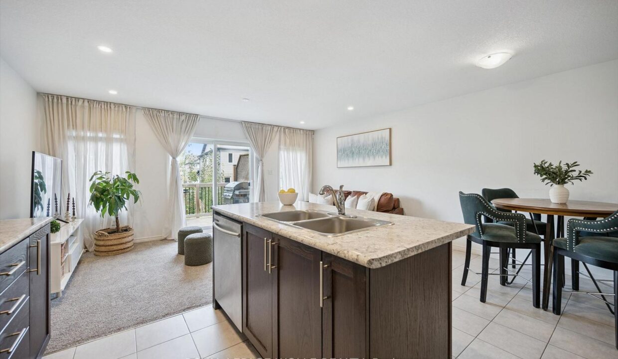4d94e094-7aa0-45b7-b5ae-9ce30a24ffa1-l.jpeg