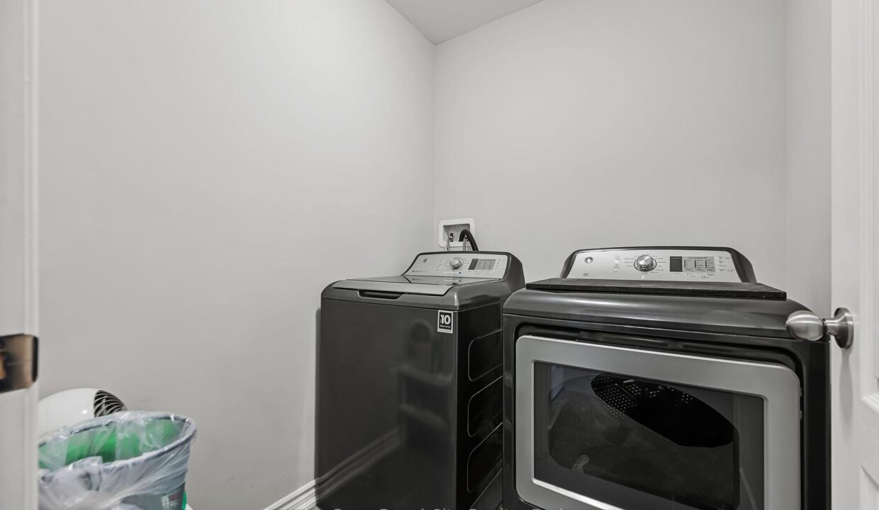 5537b347-80ac-440f-b81d-e548049f29c0-l.jpeg