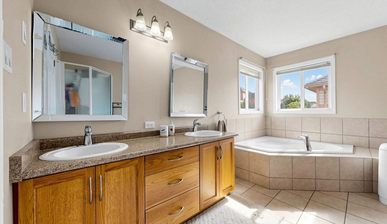 5537bd19-e00d-4c3b-b9dd-673a2df3c084-l.jpeg