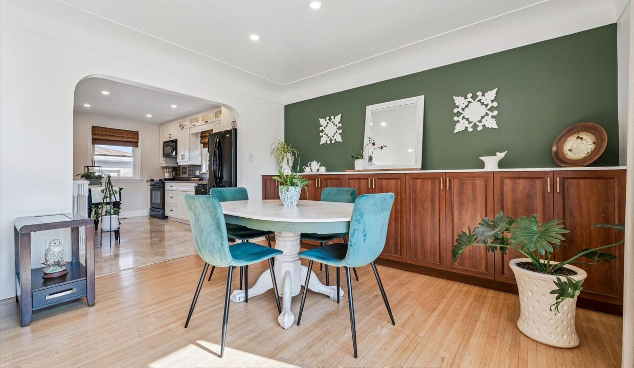 606c1216-22d7-4be5-a91f-f289ae4acb68-l.jpeg