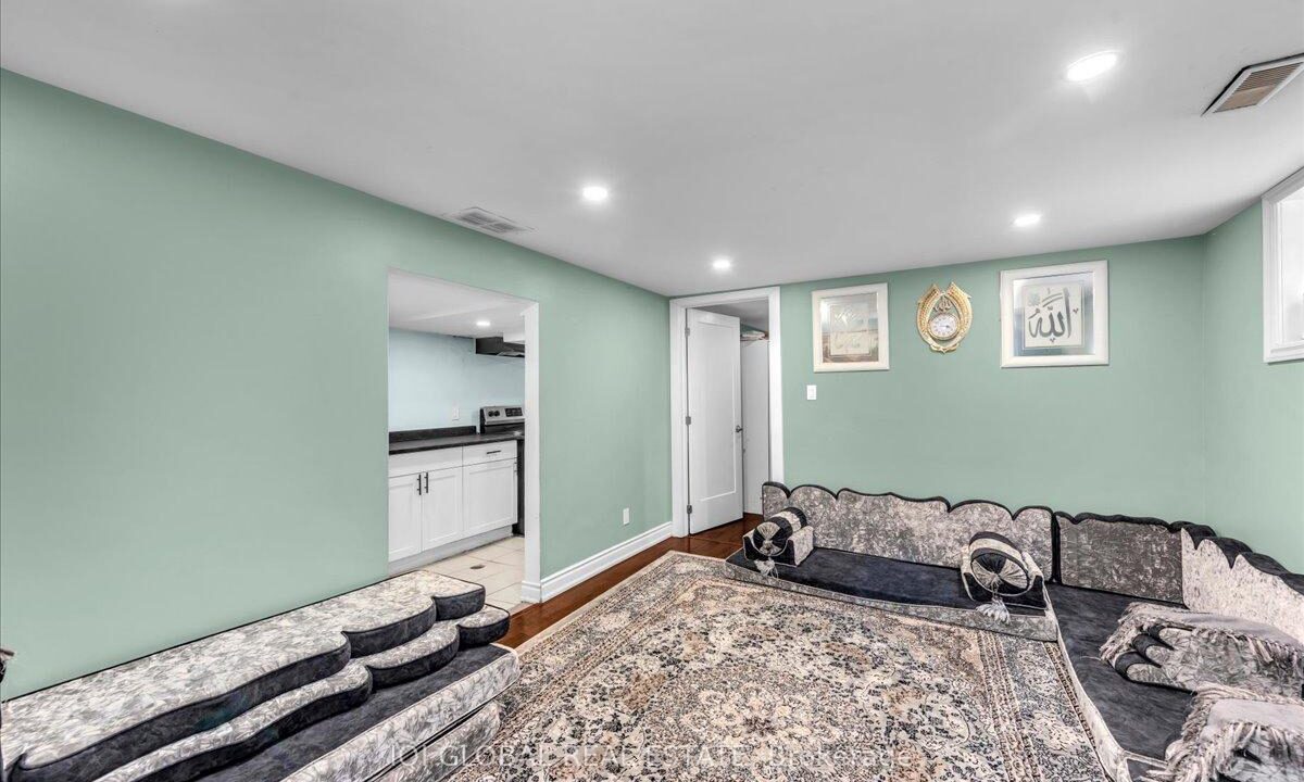 65c5f008-ed33-4299-aff9-dee857f5c4cc-l.jpeg
