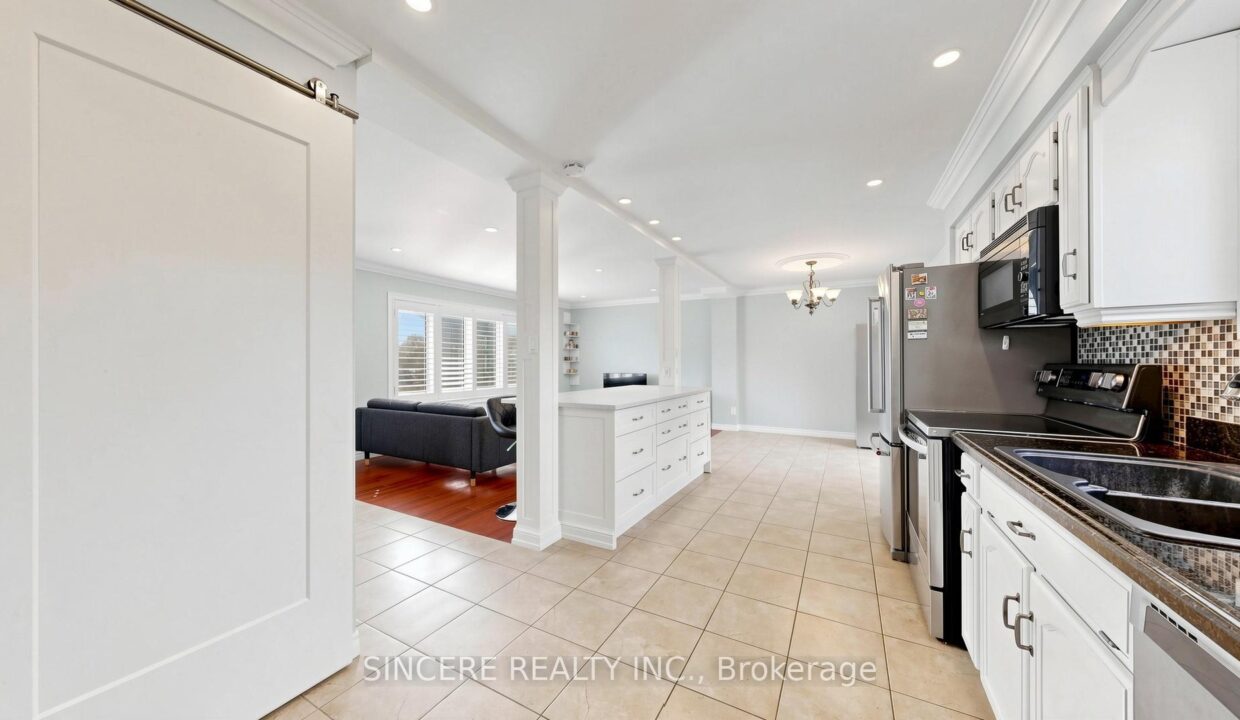 66431954-6783-4568-8b2a-5e80c9cbfd46-l.jpeg