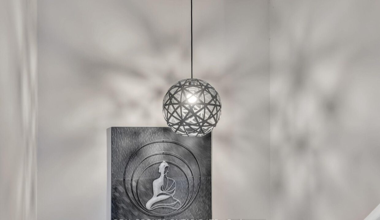 67702ea7-8fee-414f-bd95-a930f216e4ba-l.jpeg