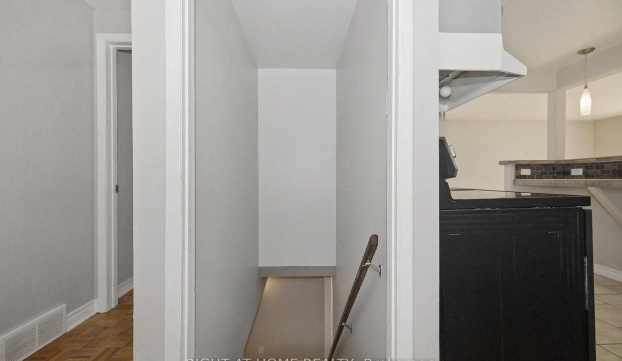 6c4c5d2e-a962-47f6-be12-ae5e7a789f0a-l.jpeg