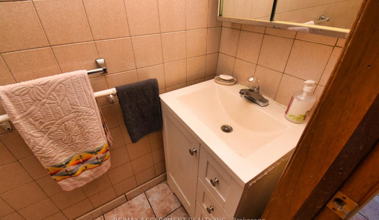 723a36d4-3d24-4feb-89cd-27d56ac0ba6c-l.jpeg