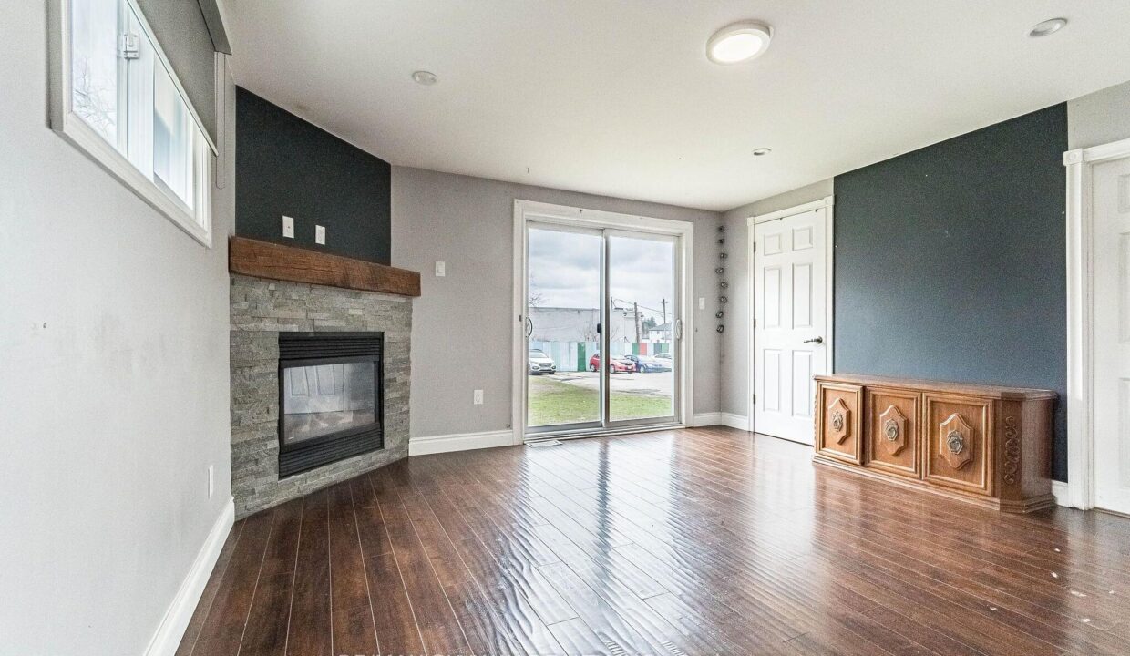 72e61753-1994-43a1-a023-6b2296349cde-l.jpeg