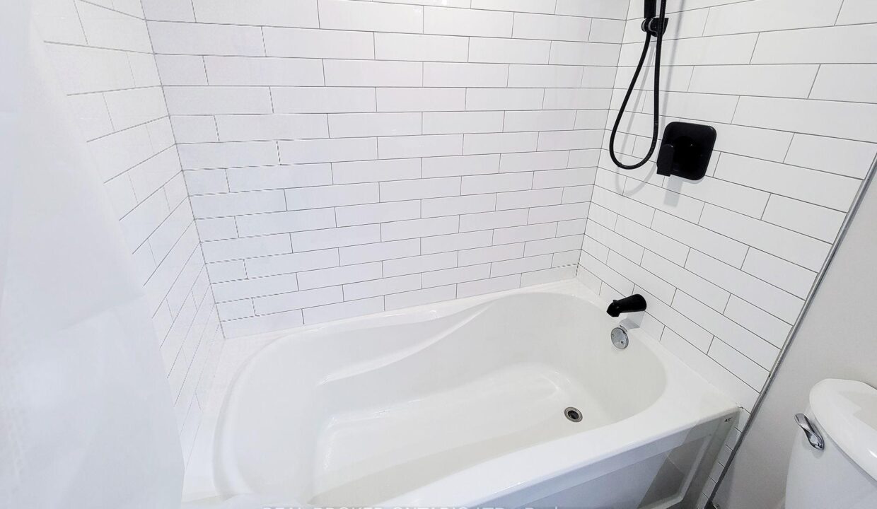 748f257b-d310-4a1a-8c01-12d9923f6d07-l.jpeg