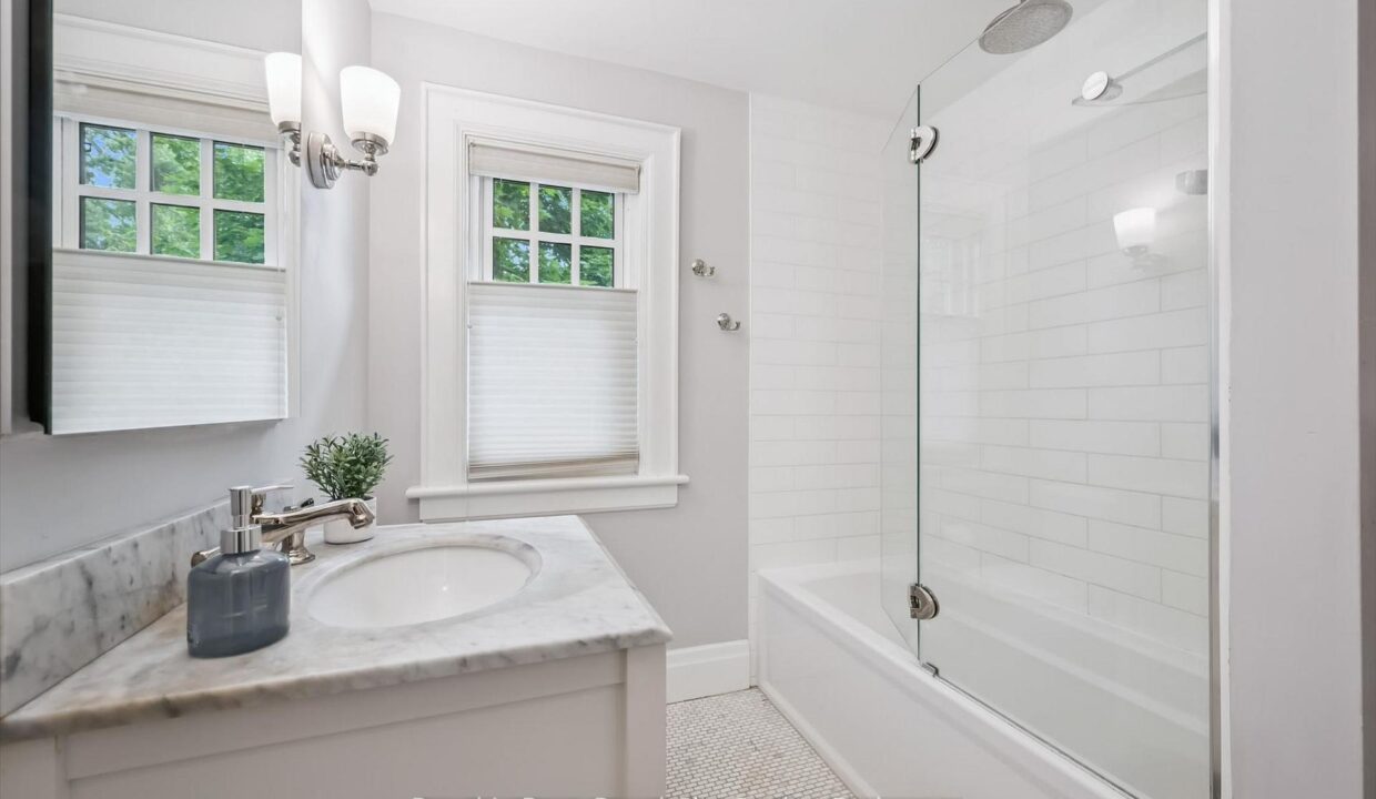 7c26e0c1-bc4f-46e8-ac9a-d2b060e2d16b-l.jpeg