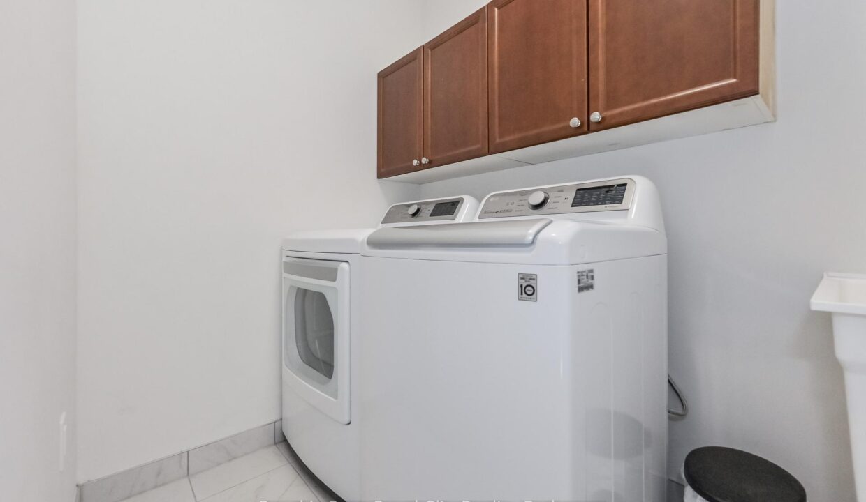 8770c212-326f-4417-a18d-81e70f12b481-l.jpeg