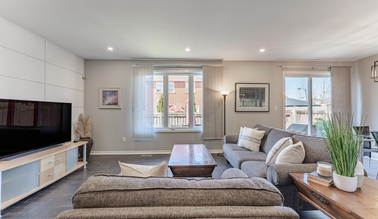 8ae0c252-d8f2-4d1a-a8d1-119395d46b81-l.jpeg