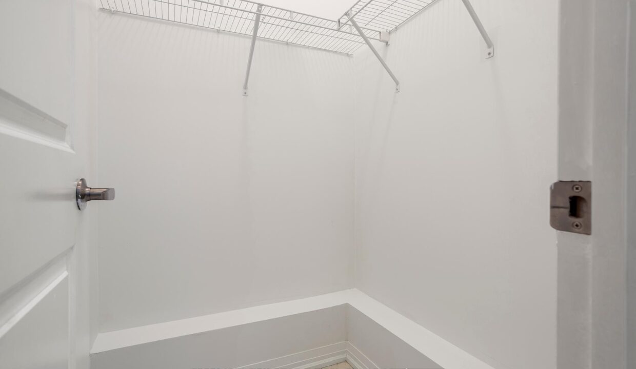 925aa048-0bbc-41e7-8b4e-1a53d1b6f696-l.jpeg