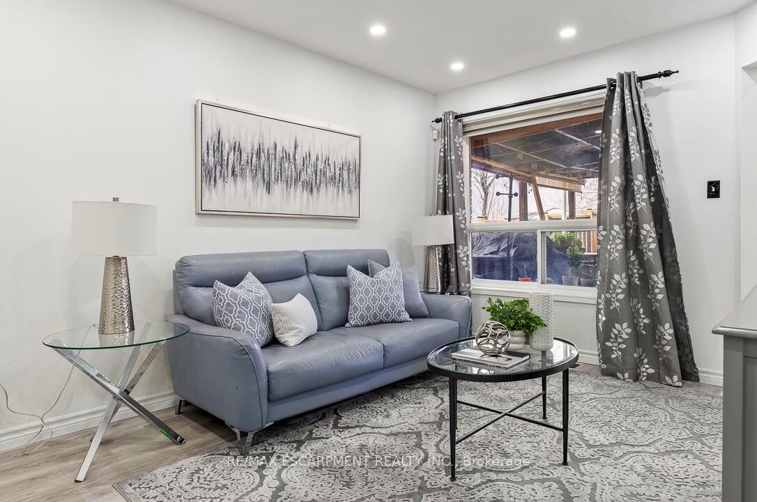 962a2137-a4a4-4e4e-aaf9-763cdd5bcbbe-l.jpeg