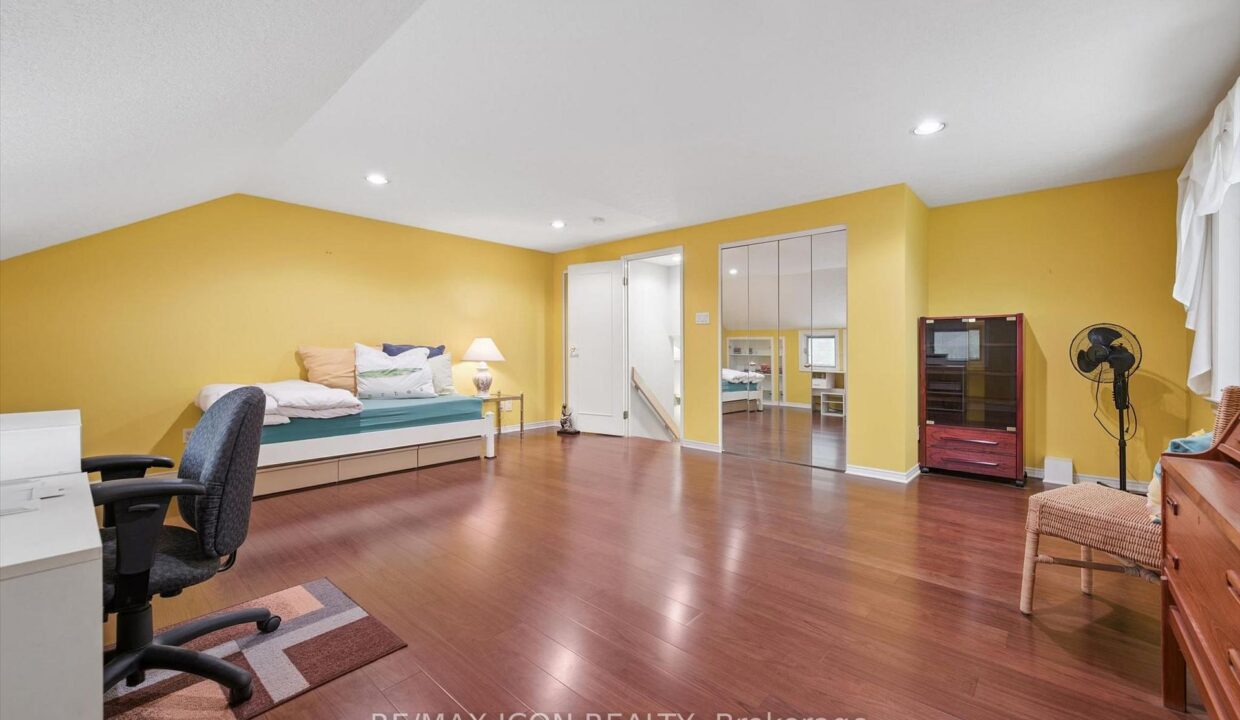 9c1db463-019c-49e4-a983-1ebe5d94df93-l.jpeg