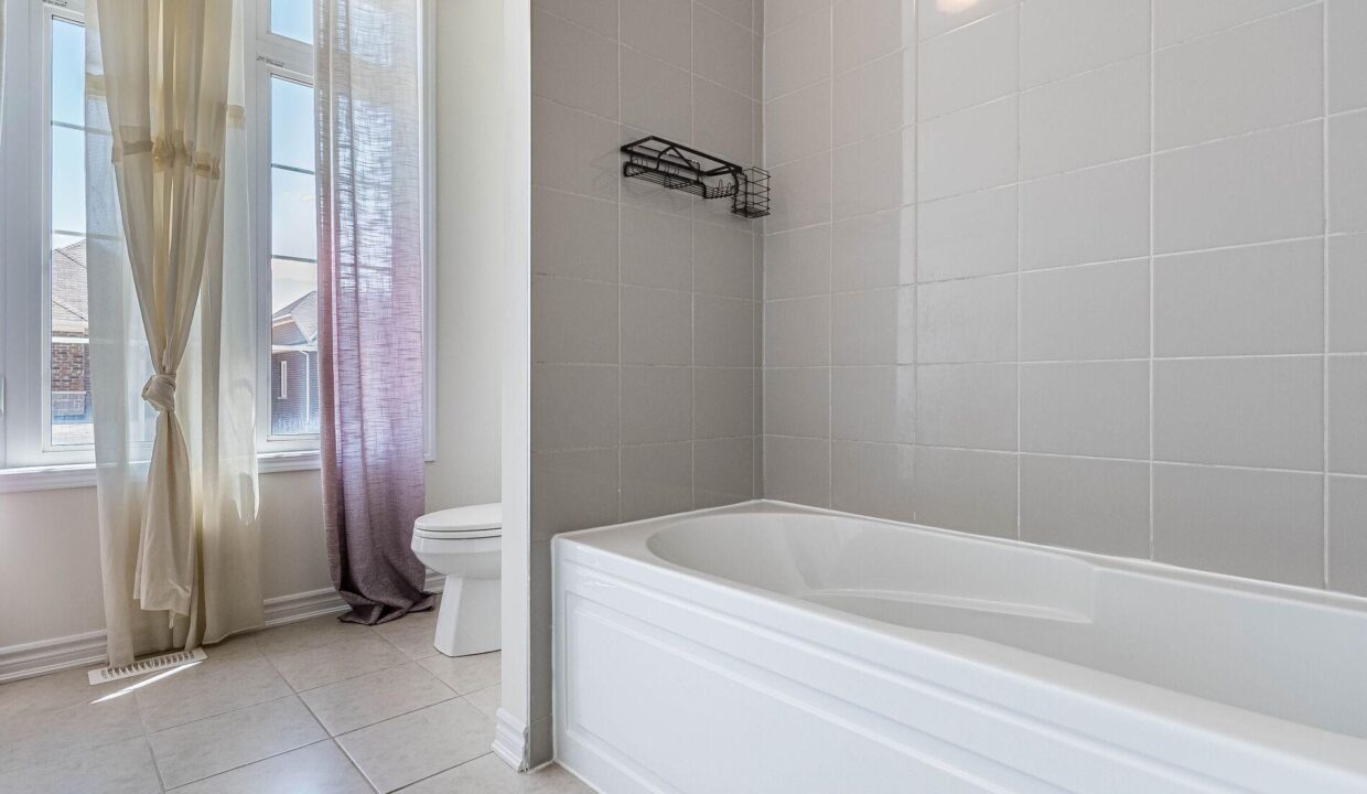 a178beb8-f0d2-4837-ba20-edf14977f662-l.jpeg