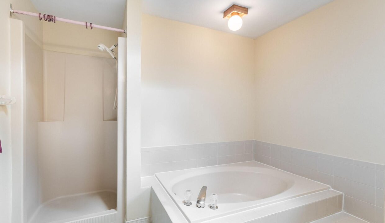 a5210bf6-4f22-4239-8552-8bd7fee09b16-l.jpeg