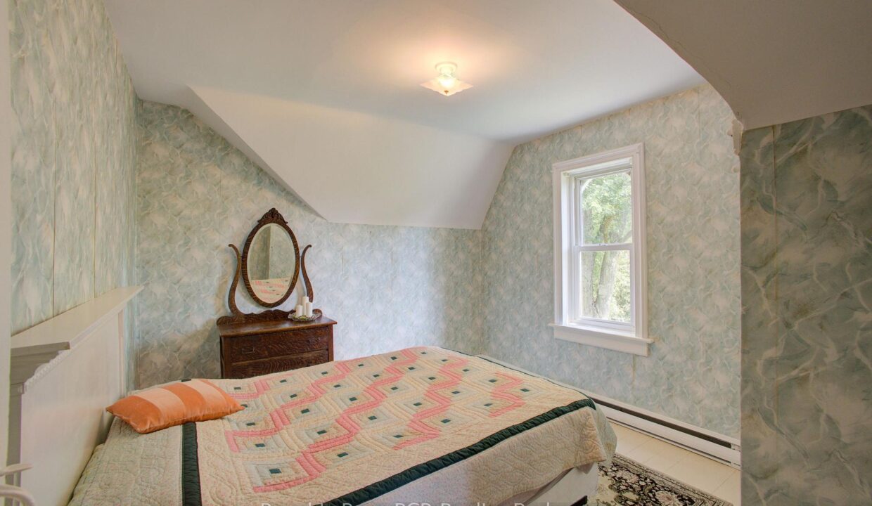 ac1dd906-d84a-4c53-b57a-4dce26b82d93-l.jpeg