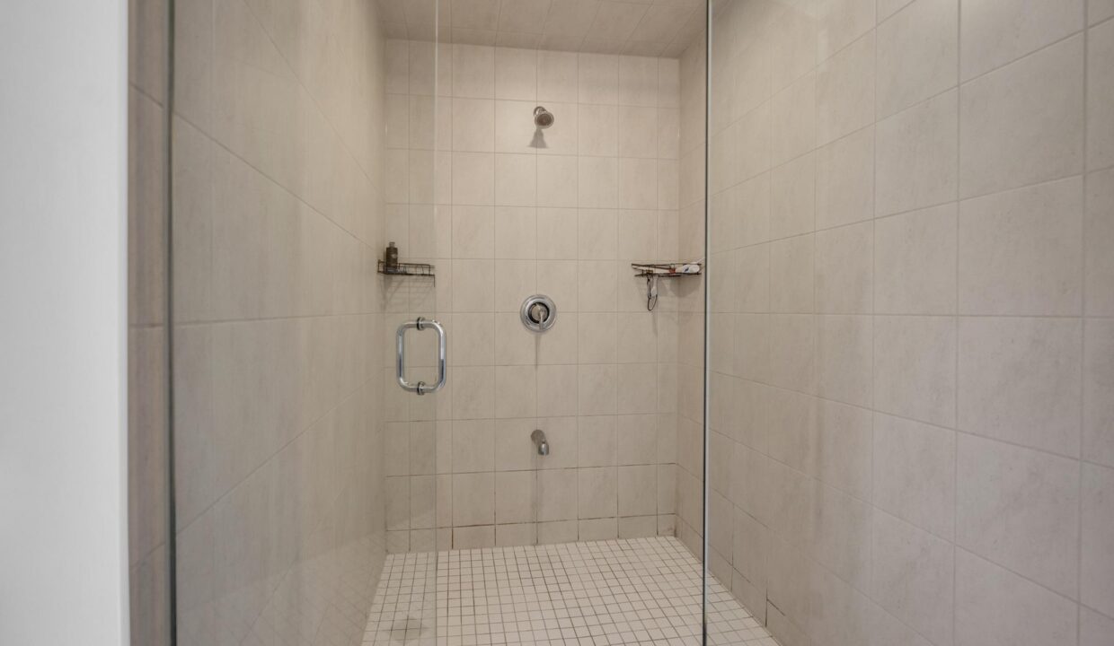 aed6590e-b867-4d7d-ac12-9aea1bebbfa9-l.jpeg