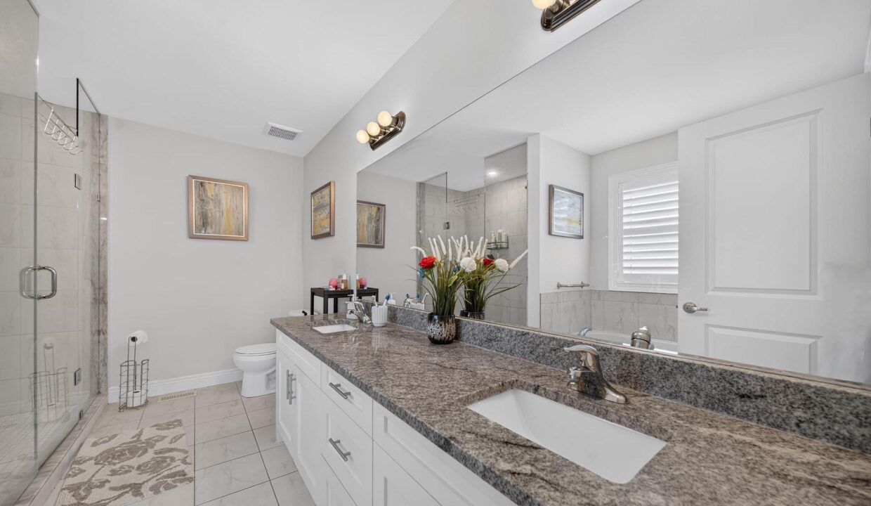 afb4d8b6-31dc-4178-9db0-a4293026ee8d-l.jpeg