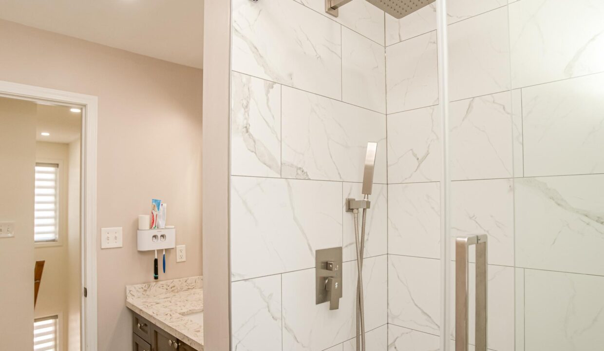 b382092f-5d88-43ff-ab0e-5d73bd261bba-l.jpeg
