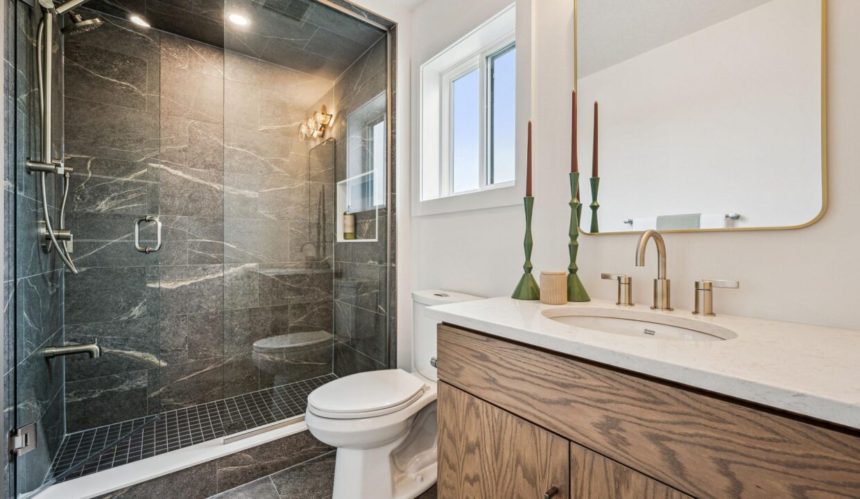 bafccee5-8846-4124-8383-2a6ff853390d-l.jpeg