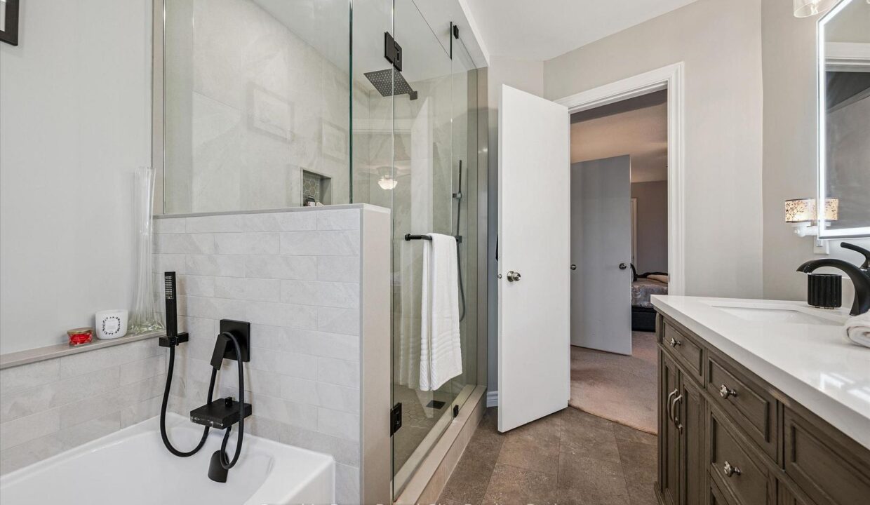 be8f2664-d2bd-4ba8-bb9c-243394bf05dc-l.jpeg