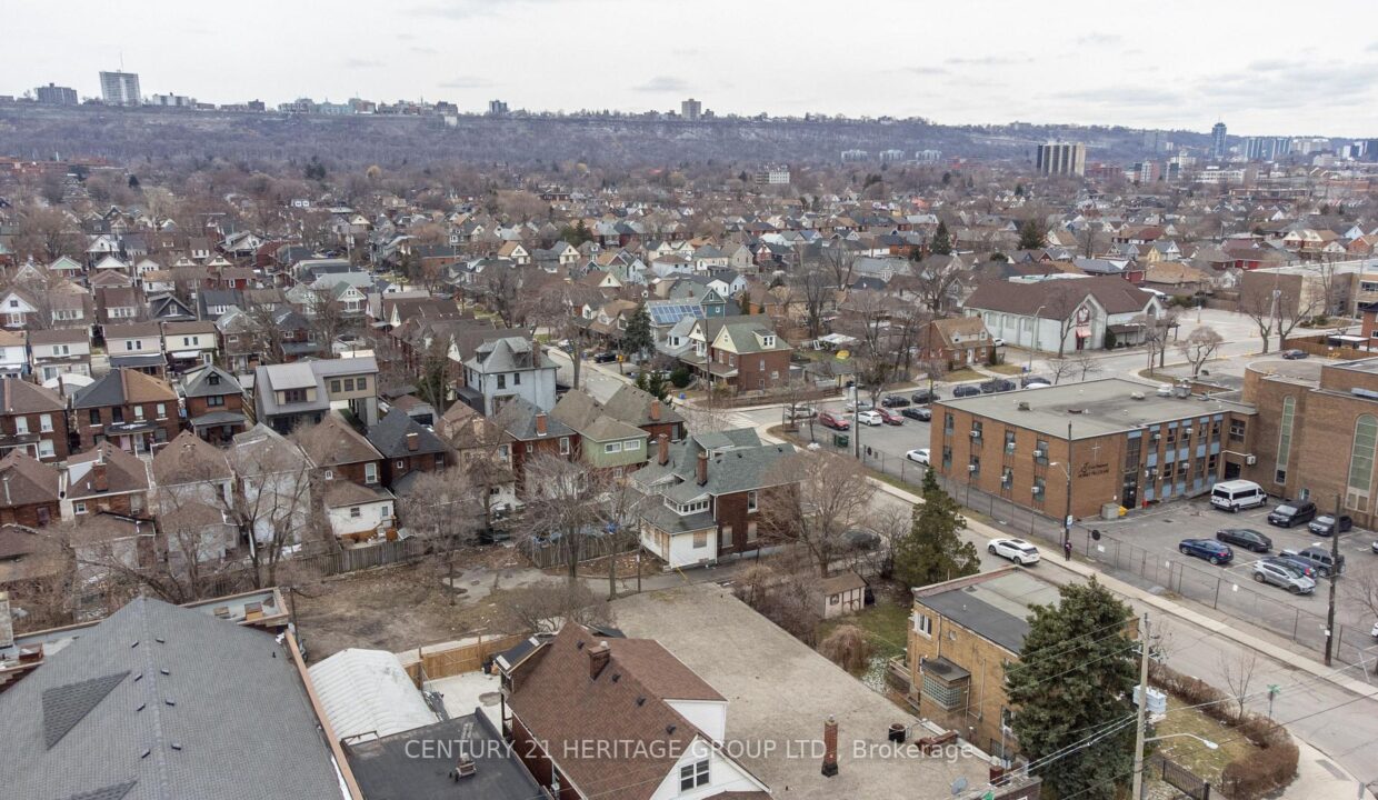 d1f50df7-b451-4bc3-81b1-13ac23521957-l.jpeg