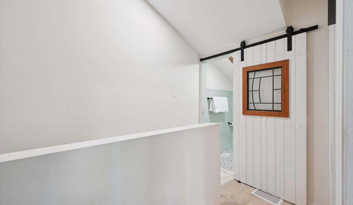 dc8300e3-08d3-4144-b06b-8d64cc1f5af6-l.jpeg