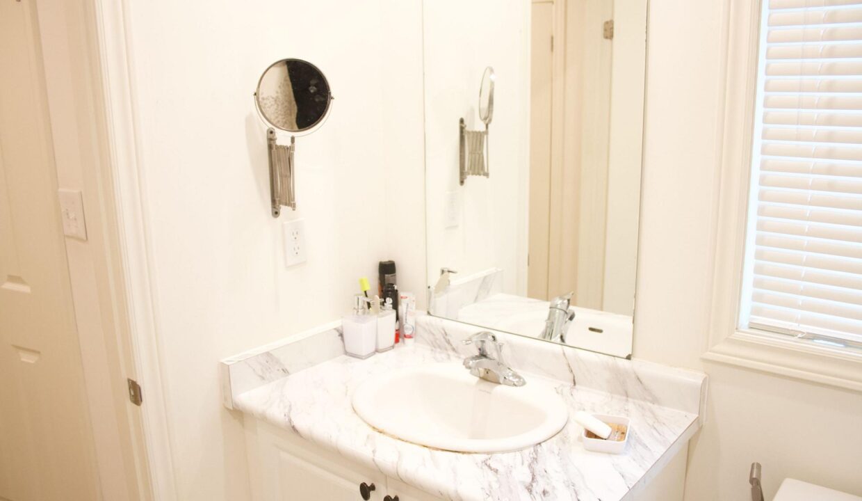 dc8486bd-9e5f-42fc-964f-02d68d613314-l.jpeg
