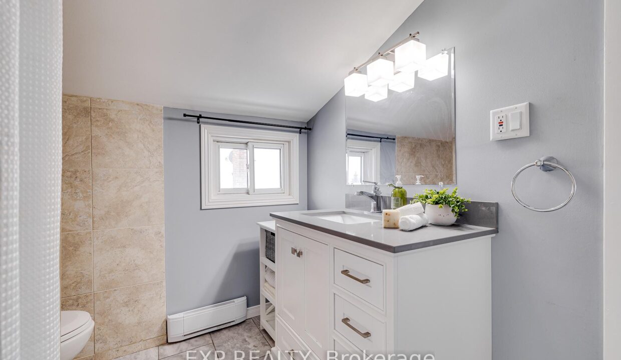 deb529ac-a770-470e-aaf2-d01b5f279a68-l.jpeg