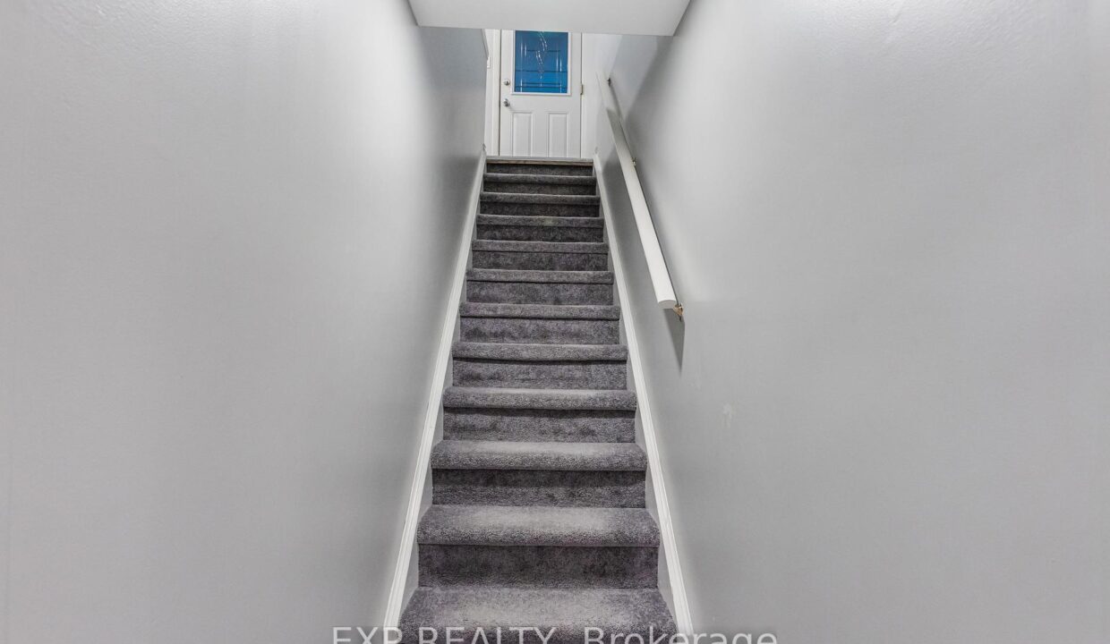 e40c93ff-5972-4896-9bbb-1f8ac105a8bd-l.jpeg