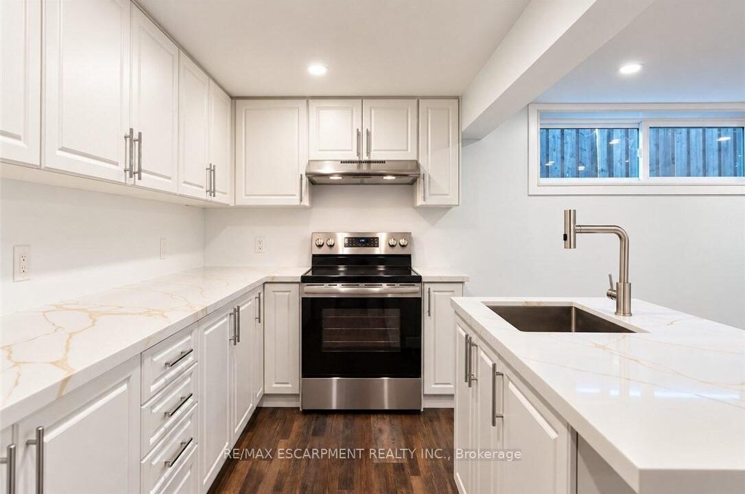 e638adc6-0052-4bd2-961f-23b22d3fa449-l.jpeg