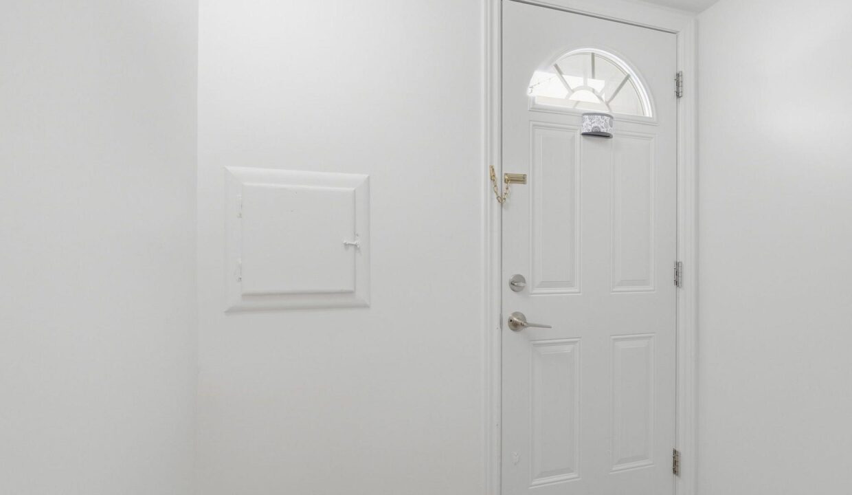 eab66cea-cc12-4aa9-8bac-2f280f65c804-l.jpeg