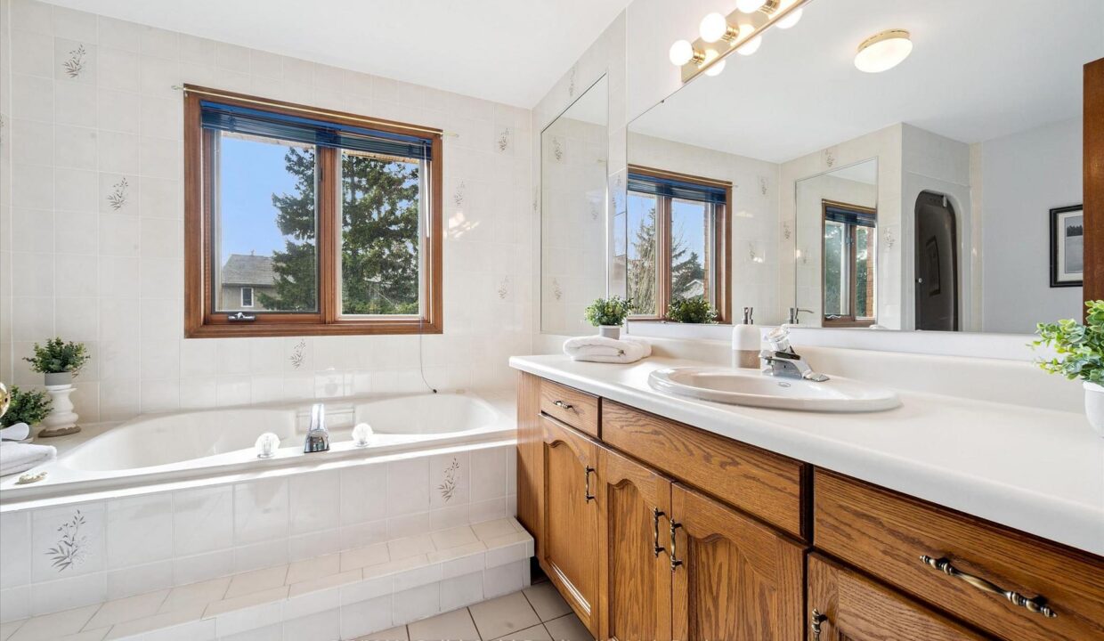 ebba5495-4c3b-4c2c-a407-2df83eb1a17d-l.jpeg