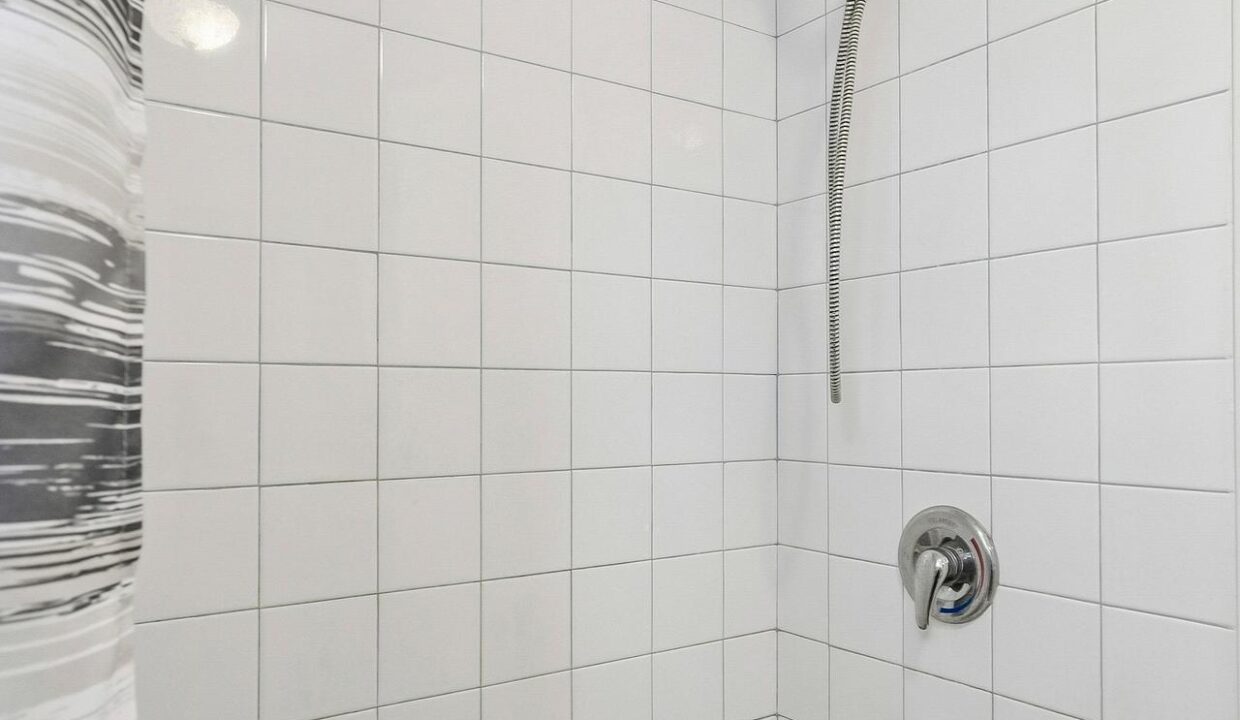 ed8359b6-e8f3-420d-bfa0-03e2c01b5515-l.jpeg
