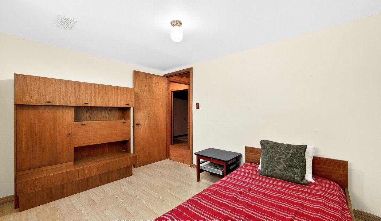 f29ef890-9fea-4bed-aa37-3d7e2b7cba4d-l.jpeg