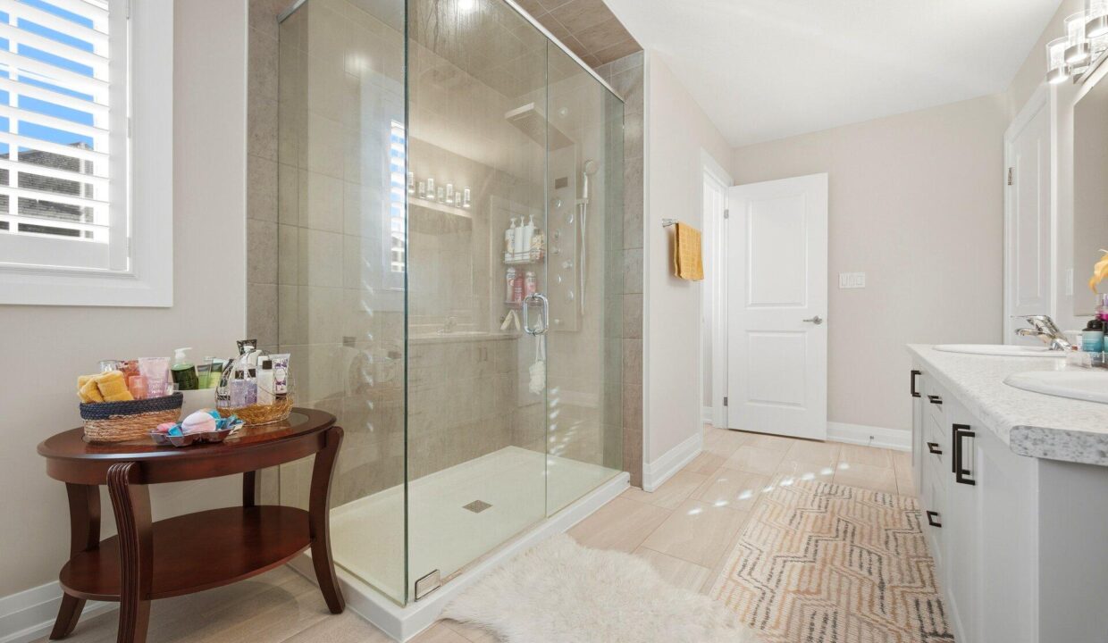 f3ddcabc-90bd-438a-81ed-2bed7f47ec40-l.jpeg